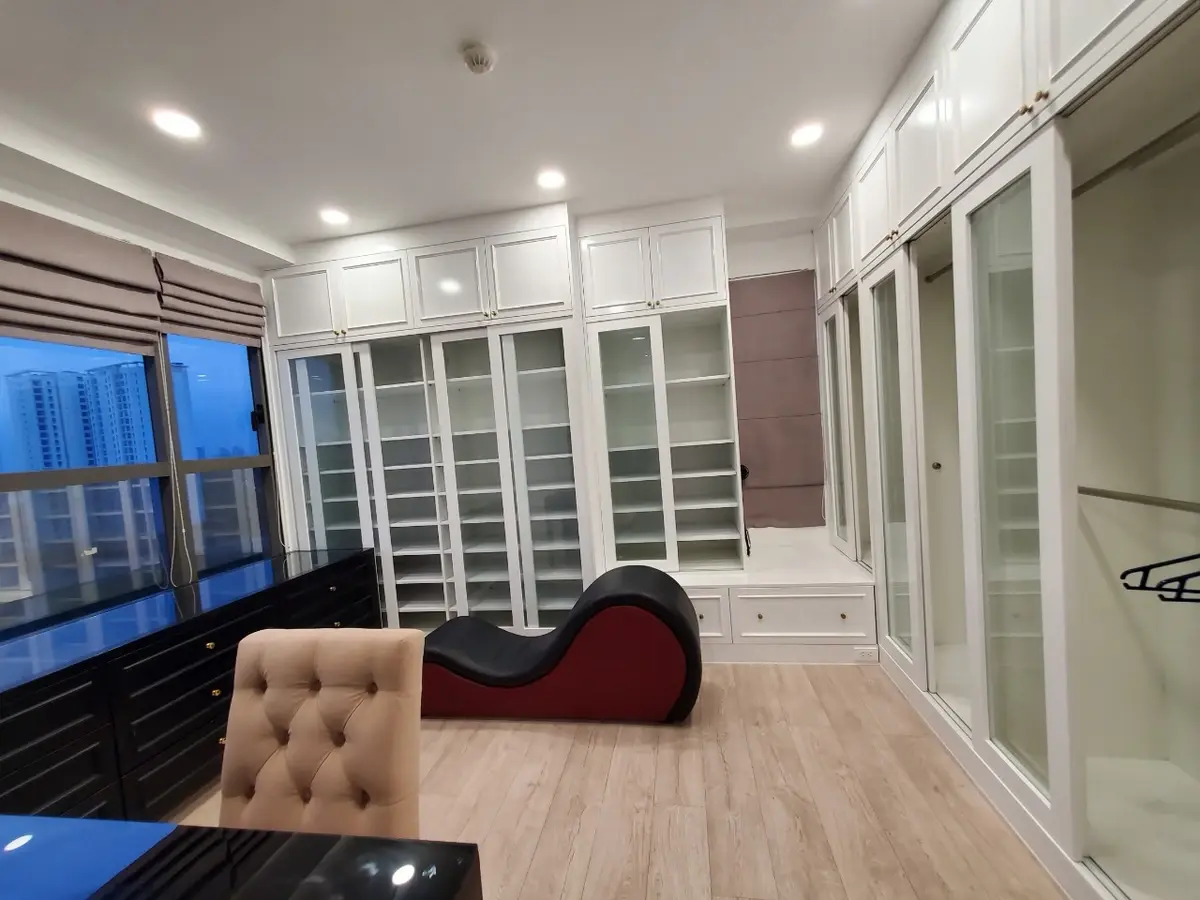 Cho thuê căn 3pn thiết kế thành 2pn nội thất cao cấp đẹp giá thuê 20 triệu căn góc