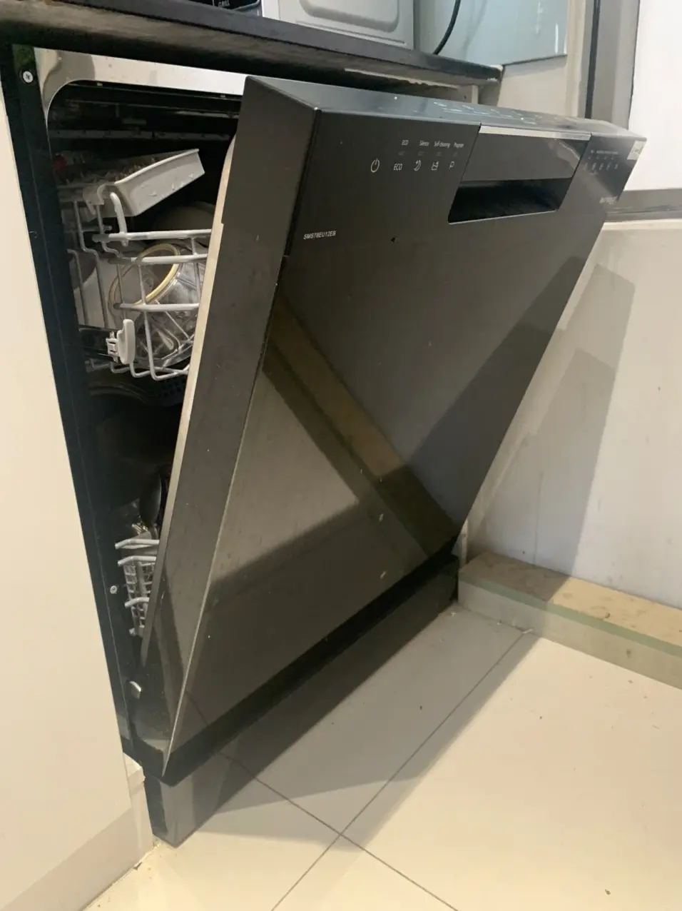 Cho thuê 3PN The Sun Avenue 20 triệu nhà đẹp 89m2 tầng cao view sông