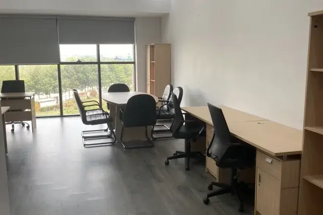 Cho thuê văn phòng full bàn ghế 12 triệu diện tích 44m2 tháp trung tâm thuận tiện