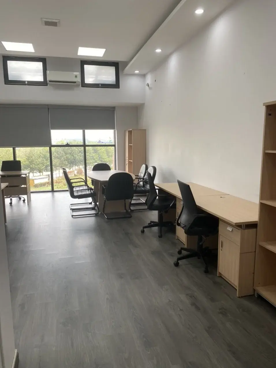 Cho thuê văn phòng full bàn ghế 12 triệu diện tích 44m2 tháp trung tâm thuận tiện