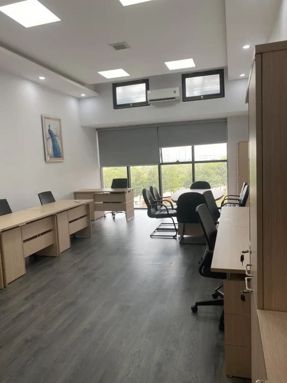 Cho thuê văn phòng full bàn ghế 12 triệu diện tích 44m2 tháp trung tâm thuận tiện