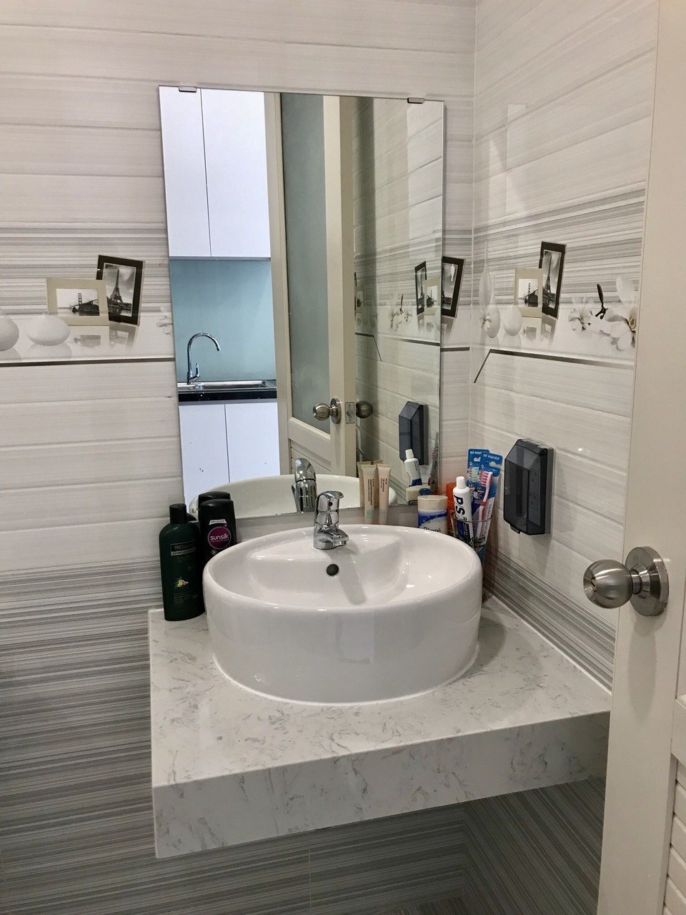 Mua bán studio 1pn giá 2,4 tỷ đầy đủ nội thất 35m2 tháp trung tâm