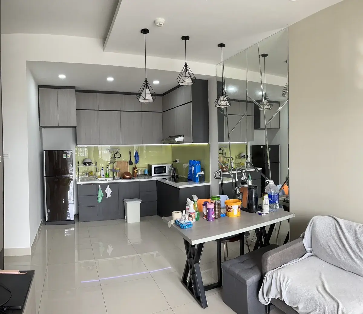 Bán căn 2 phòng ngủ giá TỐT 5 tỷ bao hết nội thất đầy đủ view sông mát mẻ