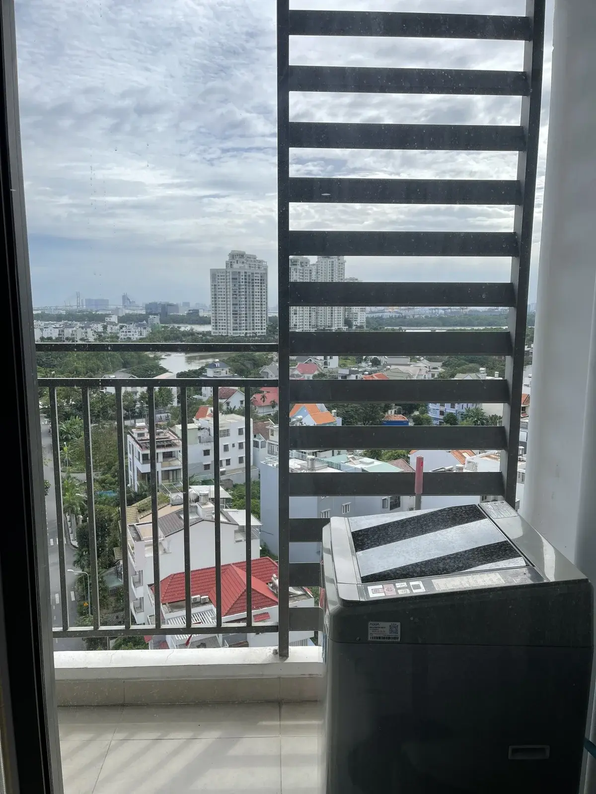 Bán căn 2 phòng ngủ giá TỐT 5 tỷ bao hết nội thất đầy đủ view sông mát mẻ