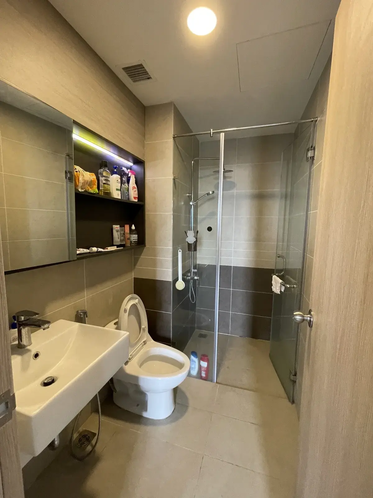 Bán căn 2 phòng ngủ giá TỐT 5 tỷ bao hết nội thất đầy đủ view sông mát mẻ