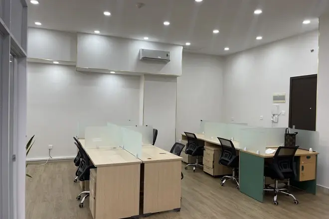 Văn phòng diện tích rộng 80m2 setup sẵn bàn ghế giá thuê 24,5 triệu bao phí