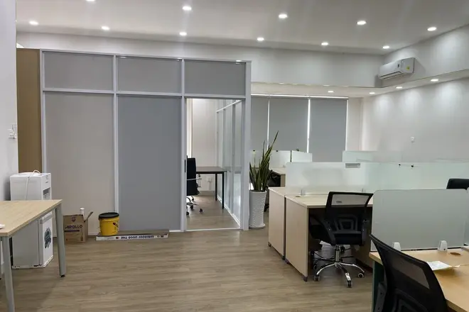 Văn phòng diện tích rộng 80m2 setup sẵn bàn ghế giá thuê 24,5 triệu bao phí