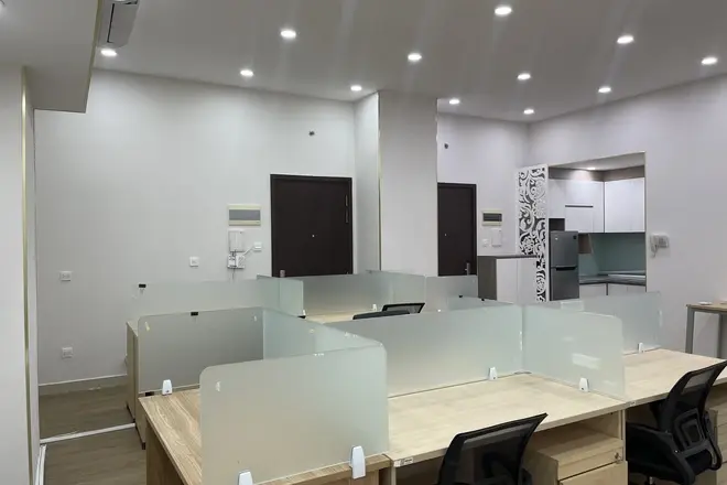 Văn phòng diện tích rộng 80m2 setup sẵn bàn ghế giá thuê 24,5 triệu bao phí