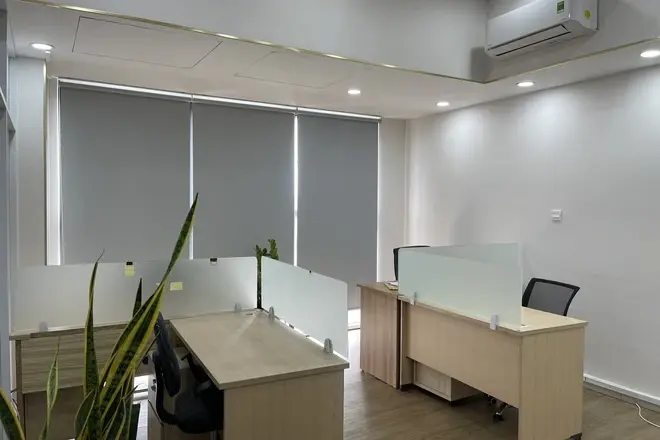 Văn phòng diện tích rộng 80m2 setup sẵn bàn ghế giá thuê 24,5 triệu bao phí