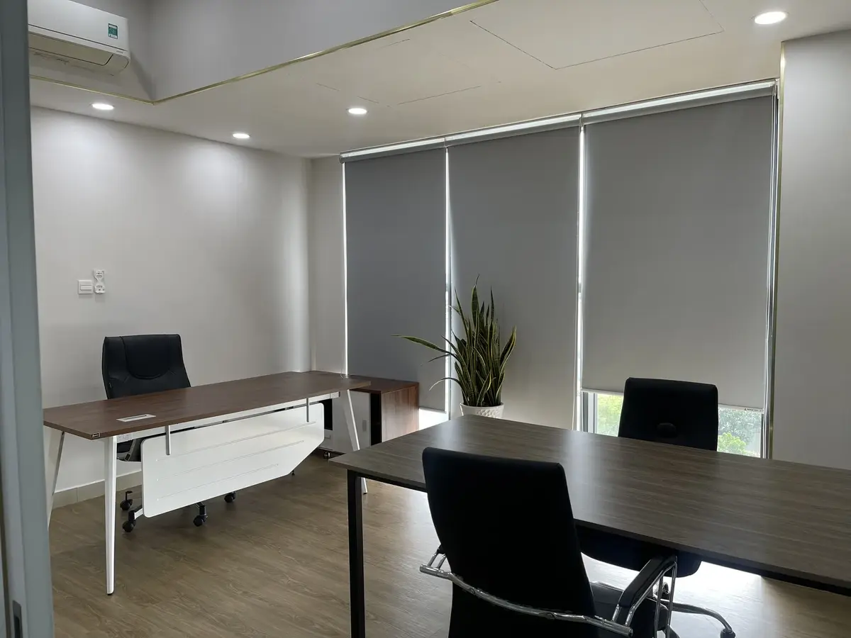 Văn phòng diện tích rộng 80m2 setup sẵn bàn ghế giá thuê 24,5 triệu bao phí