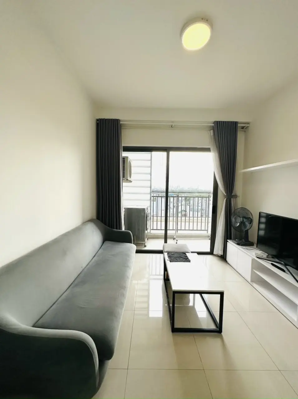 Cho thuê căn 2pn The Sun Avenue giá 17 triệu nội thất đầy đủ tháp trung tâm