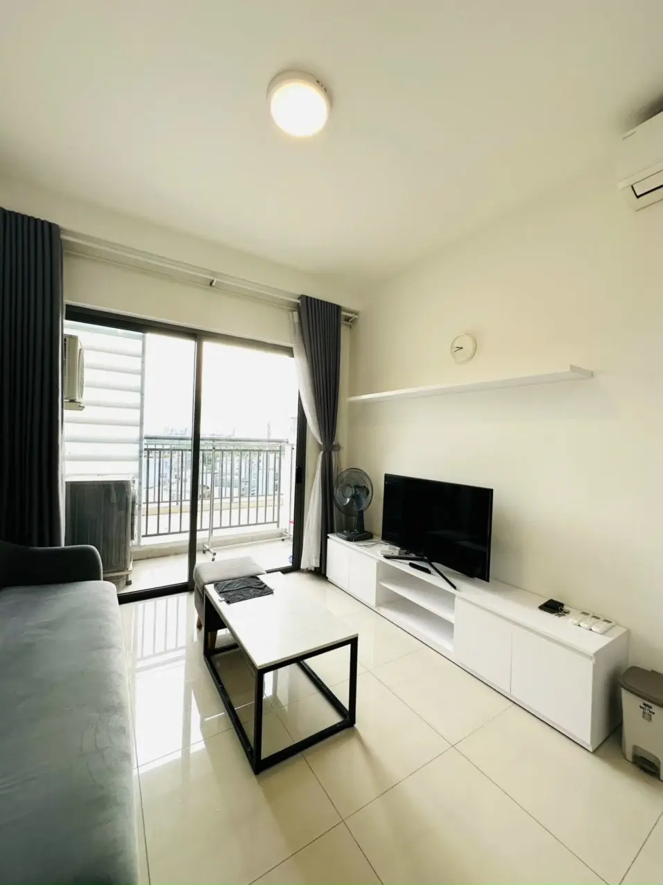 Cho thuê căn 2pn The Sun Avenue giá 17 triệu nội thất đầy đủ tháp trung tâm