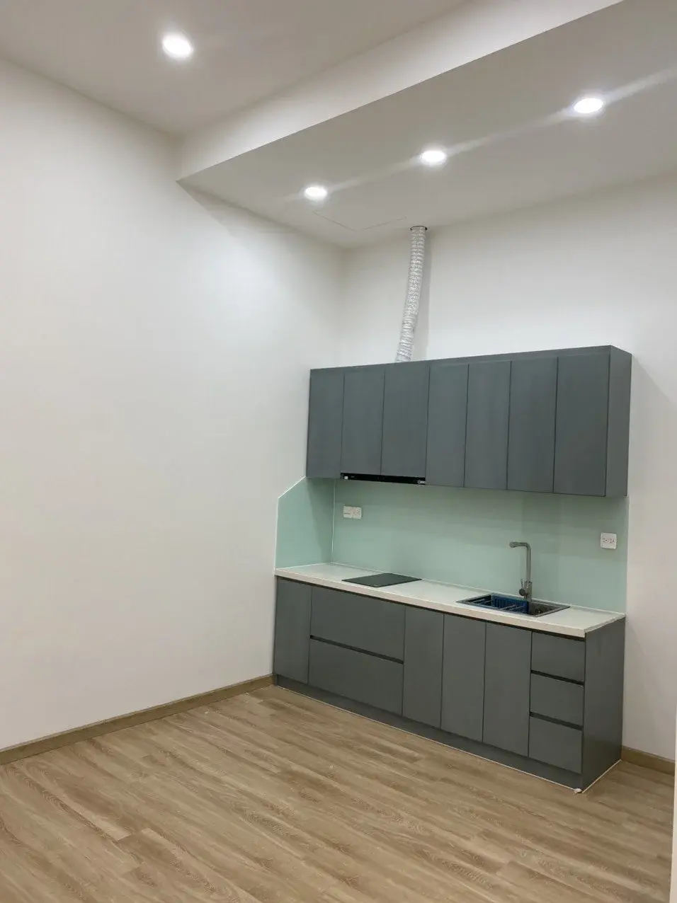 Cho thuê officetel 50m2 The Sun Avenue giá 11 triệu nội thất cơ bản view yên tĩnh