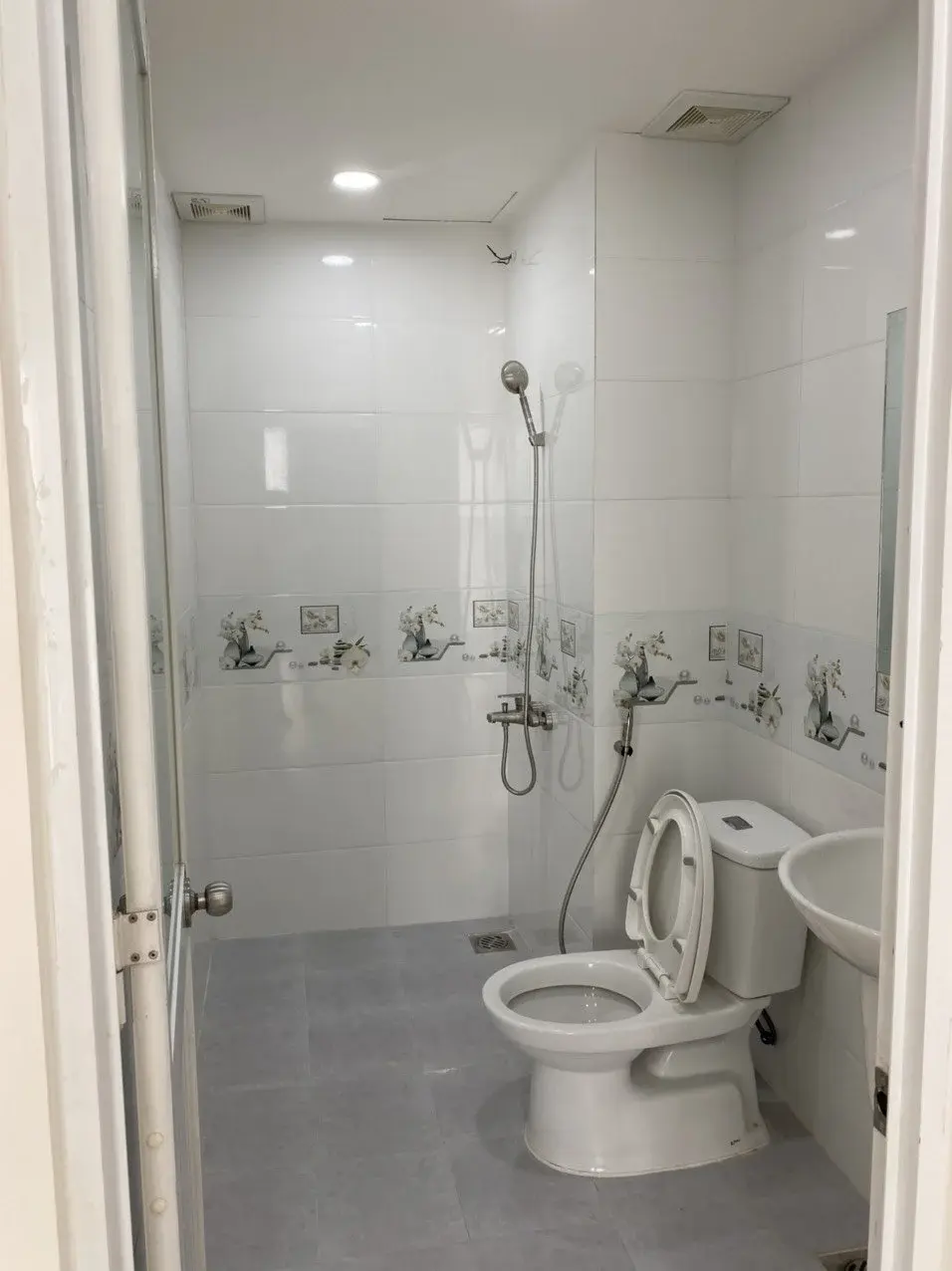 Cho thuê officetel 50m2 The Sun Avenue giá 11 triệu nội thất cơ bản view yên tĩnh