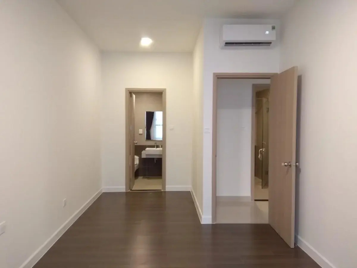 Cho thuê 2 phòng ngủ nội thất cơ bản giá 14 triệu ban công Tây Nam view sông