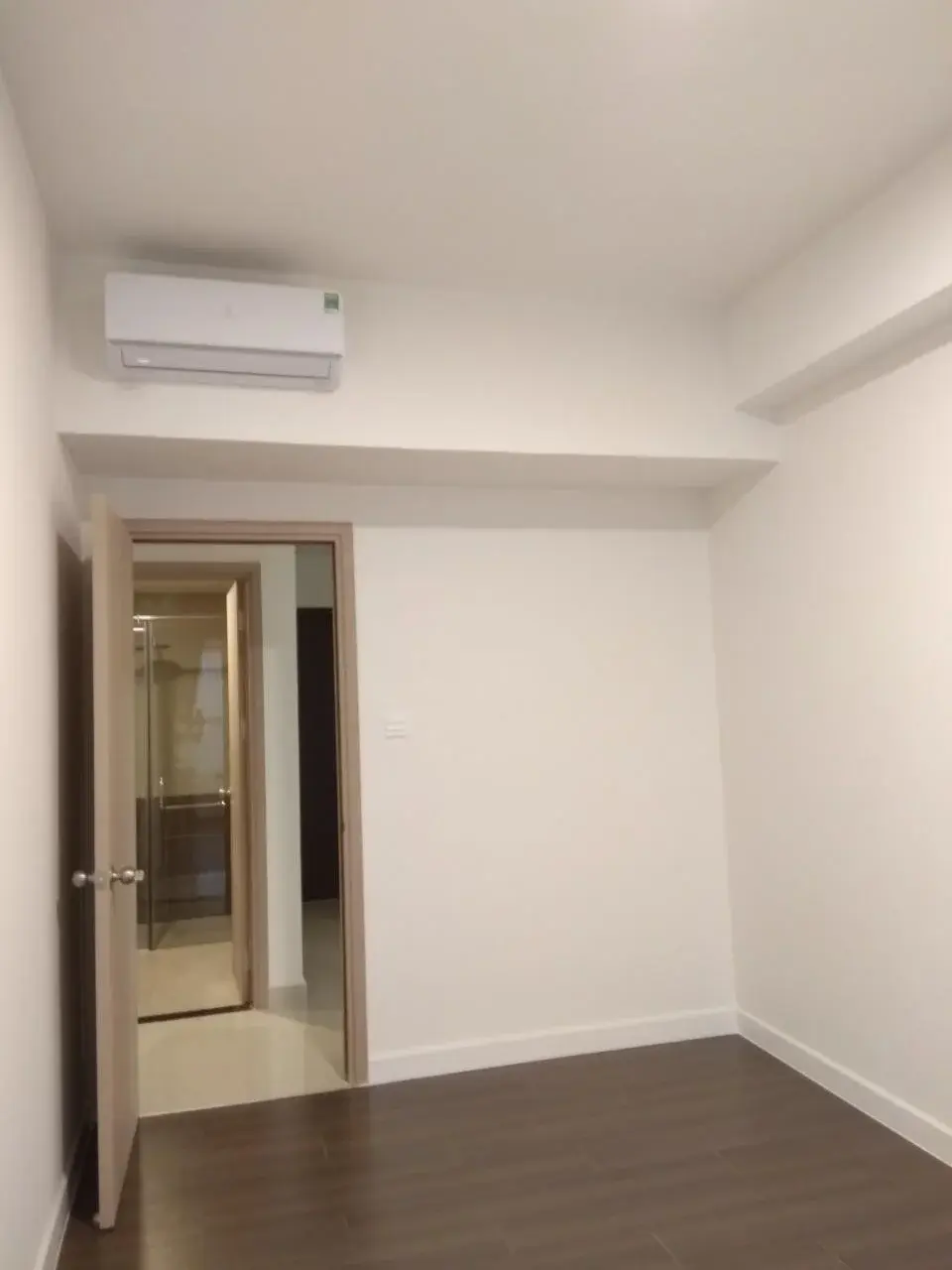 Cho thuê 2 phòng ngủ nội thất cơ bản giá 14 triệu ban công Tây Nam view sông