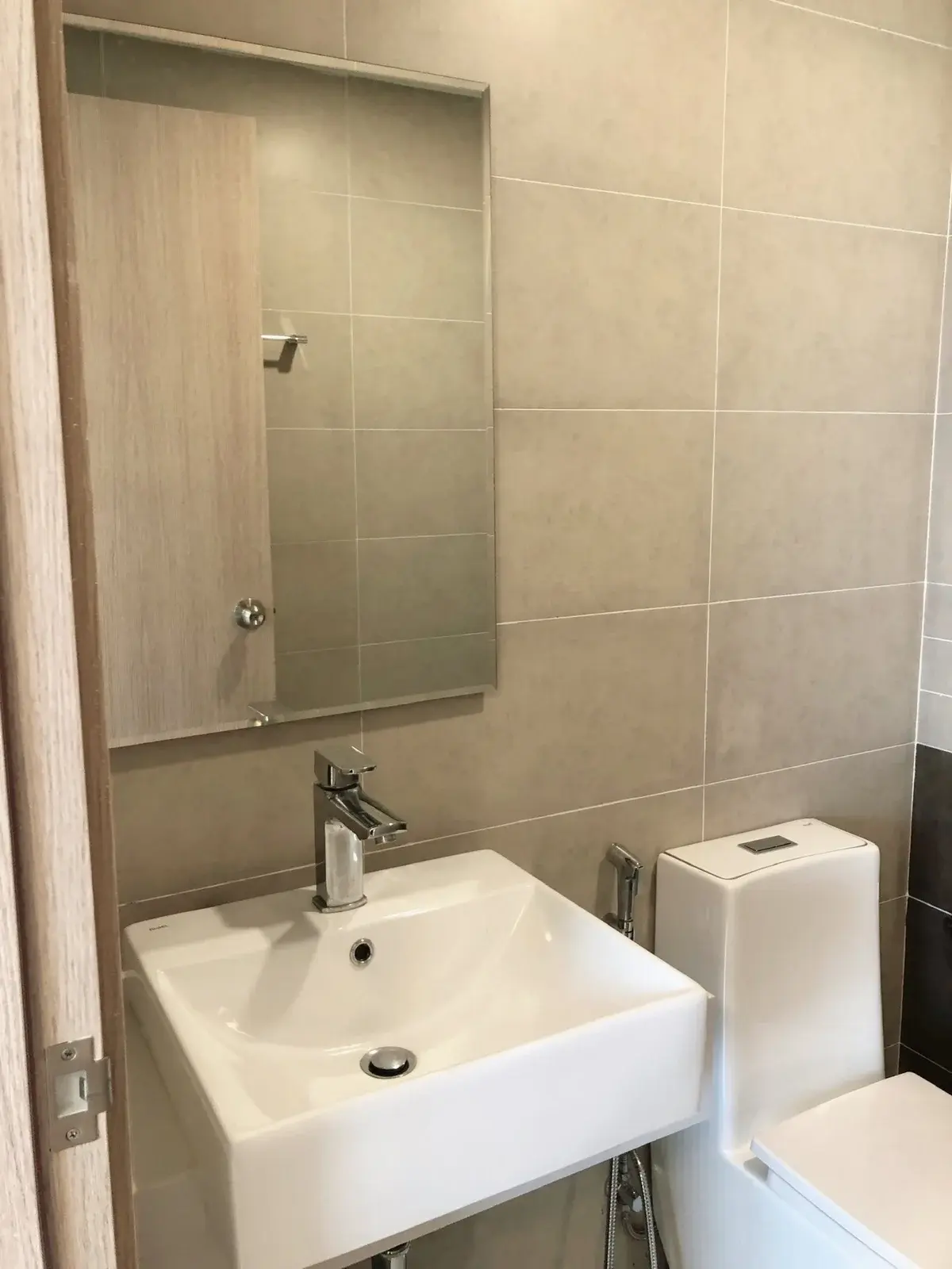 Cho thuê studio full nội thất giá 10 triệu bao phí 40m2 view yên tĩnh