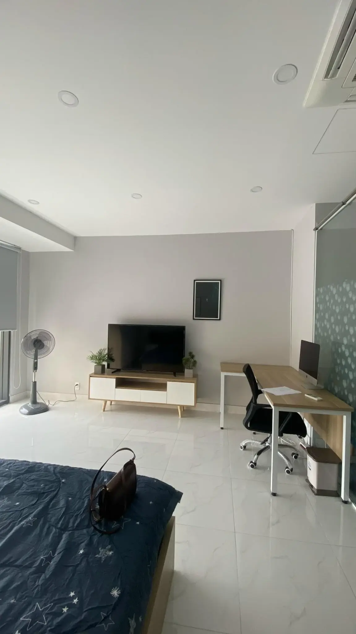 Studio The Sun Avenue cho thuê giá hợp lý 10 triệu full nội thất ngăn 1pn riêng