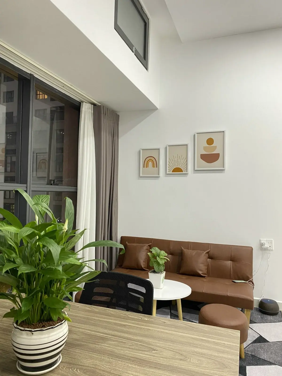 Văn phòng The Sun Avenue cho thuê 11 triệu diện tích 44m2 full bàn ghế