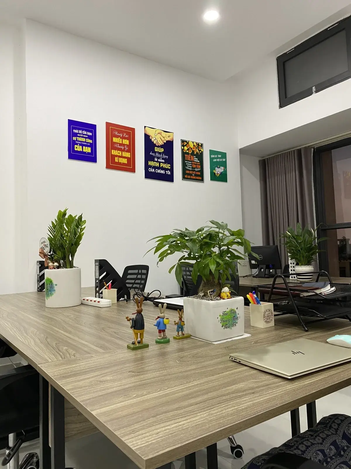 Văn phòng The Sun Avenue cho thuê 11 triệu diện tích 44m2 full bàn ghế