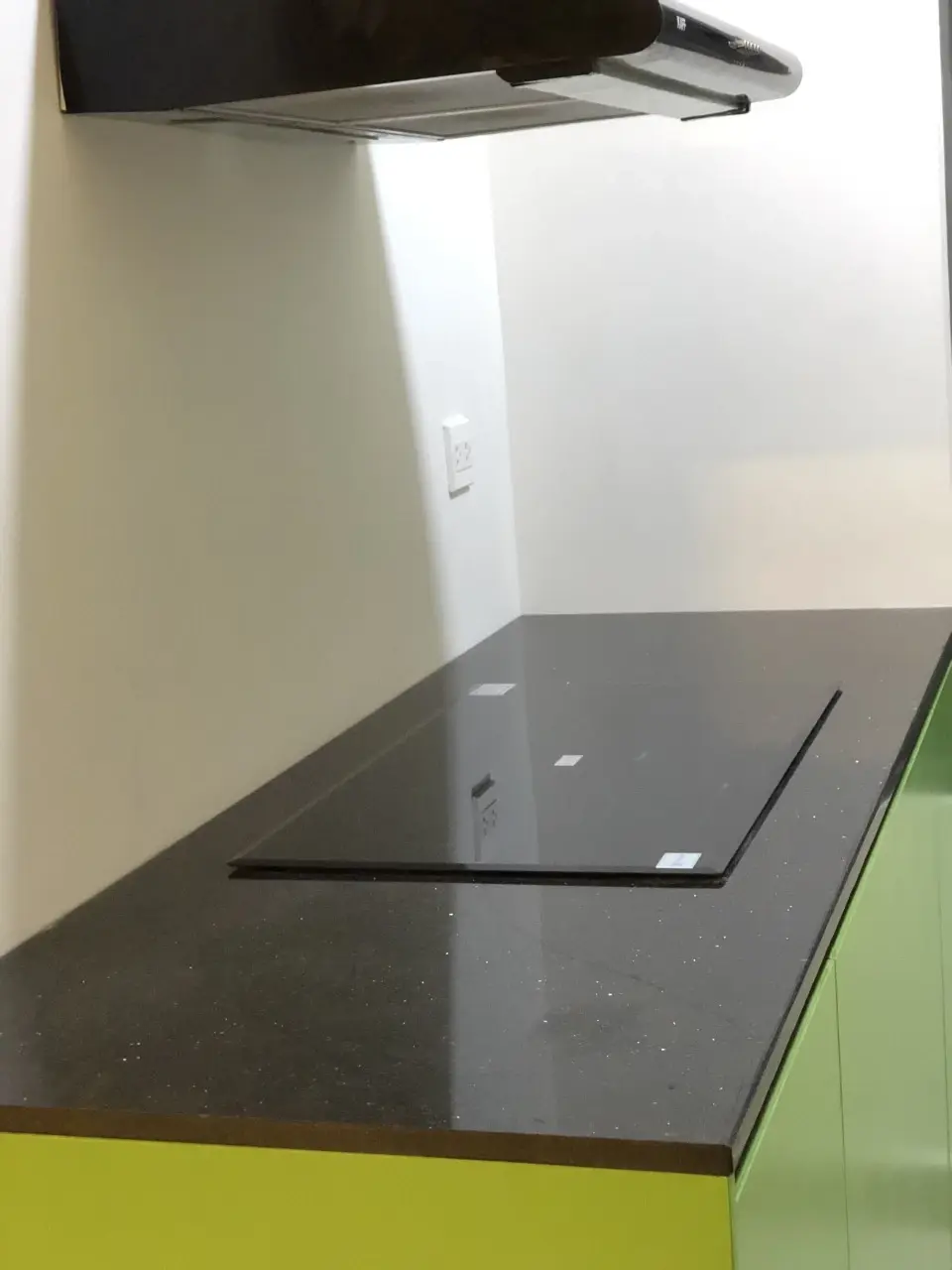 Mua bán căn hộ 2pn+1 The Sun Avenue sẵn hợp đồng thuê 4,6 tỷ full nội thất