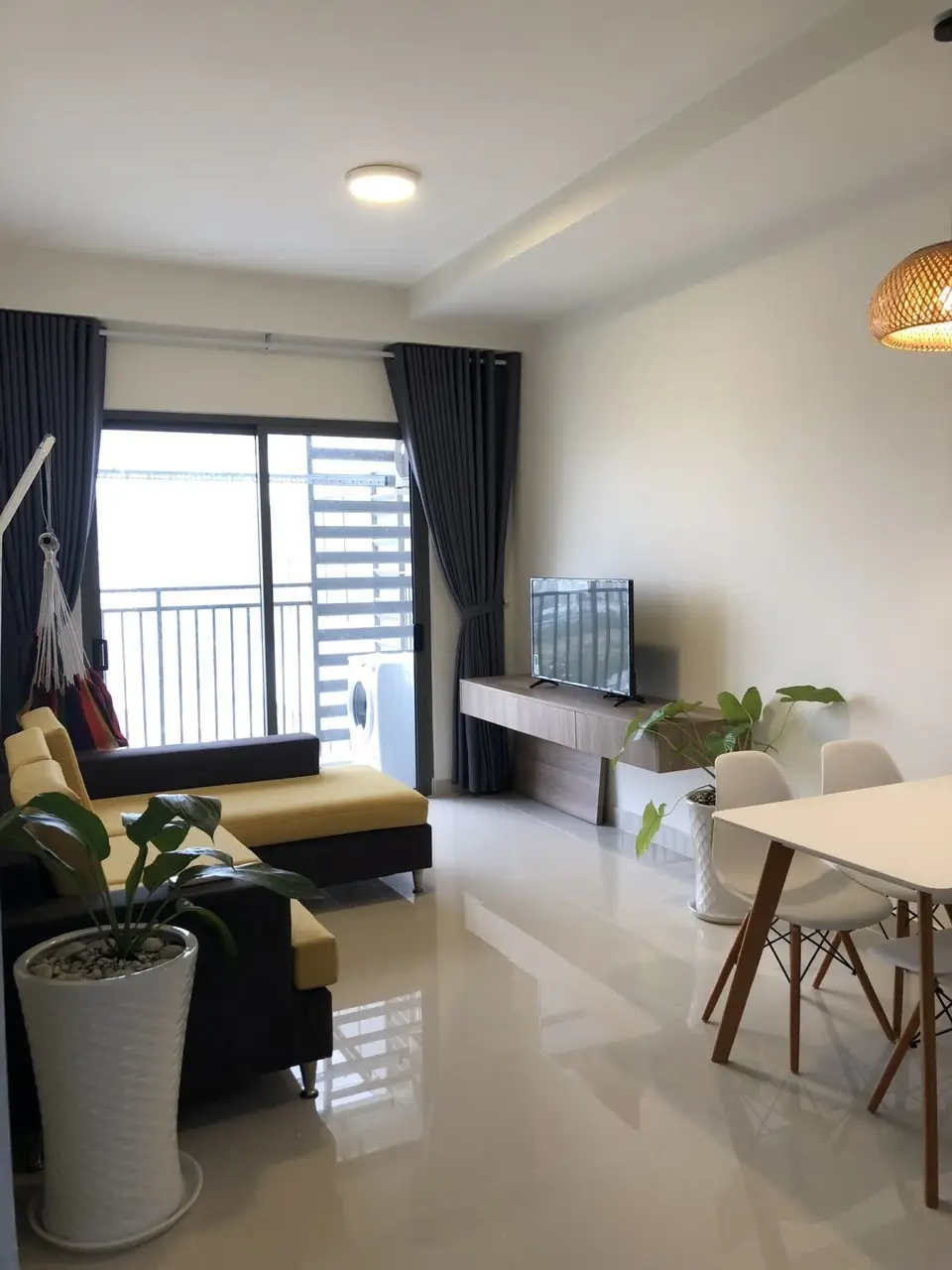 Mua bán căn hộ 2pn+1 The Sun Avenue sẵn hợp đồng thuê 4,6 tỷ full nội thất