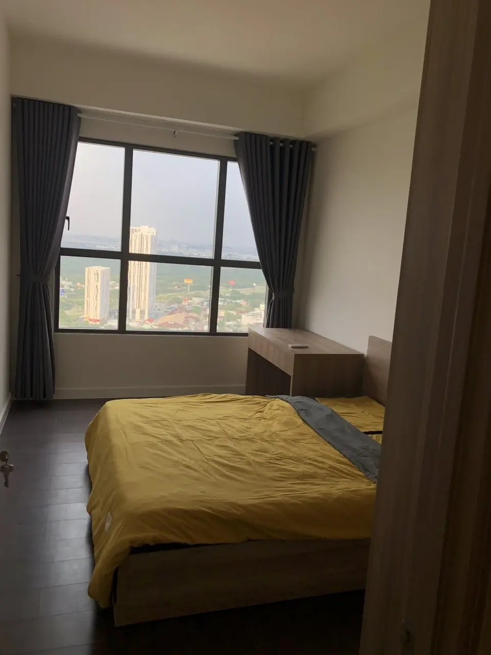 Mua bán căn hộ 2pn+1 The Sun Avenue sẵn hợp đồng thuê 4,6 tỷ full nội thất