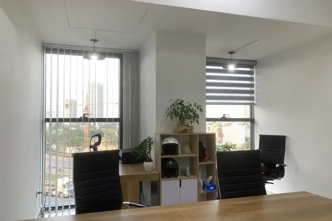 Văn phòng cho thuê 33m2 có sẵn bàn ghế giá thuê 9 triệu/ tháng The Sun Avenue