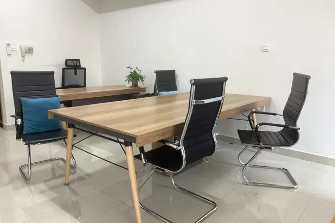 Văn phòng cho thuê 33m2 có sẵn bàn ghế giá thuê 9 triệu/ tháng The Sun Avenue