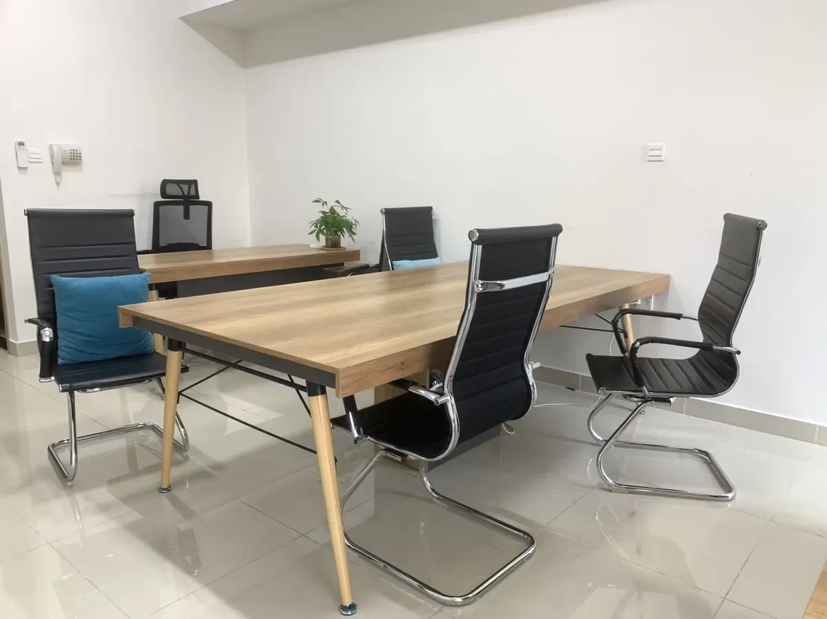 Văn phòng cho thuê 33m2 có sẵn bàn ghế giá thuê 9 triệu/ tháng The Sun Avenue