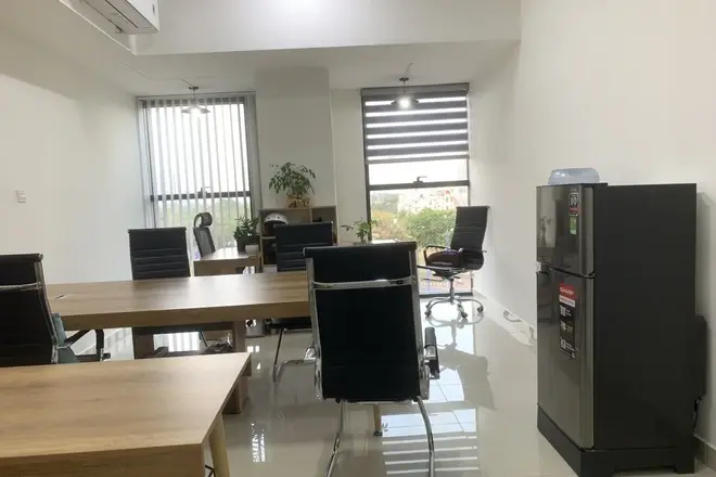 Văn phòng cho thuê 33m2 có sẵn bàn ghế giá thuê 9 triệu/ tháng The Sun Avenue