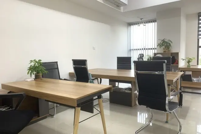 Văn phòng cho thuê 33m2 có sẵn bàn ghế giá thuê 9 triệu/ tháng The Sun Avenue