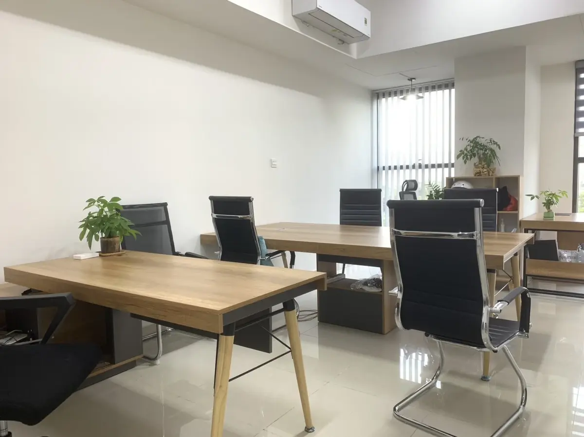 Văn phòng cho thuê 33m2 có sẵn bàn ghế giá thuê 9 triệu/ tháng The Sun Avenue