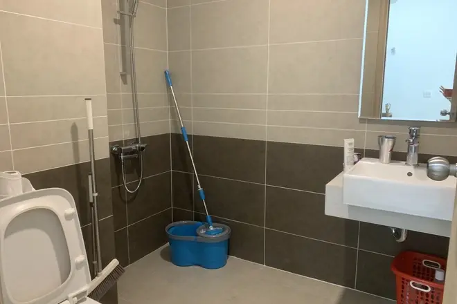 Văn phòng cho thuê 33m2 có sẵn bàn ghế giá thuê 9 triệu/ tháng The Sun Avenue