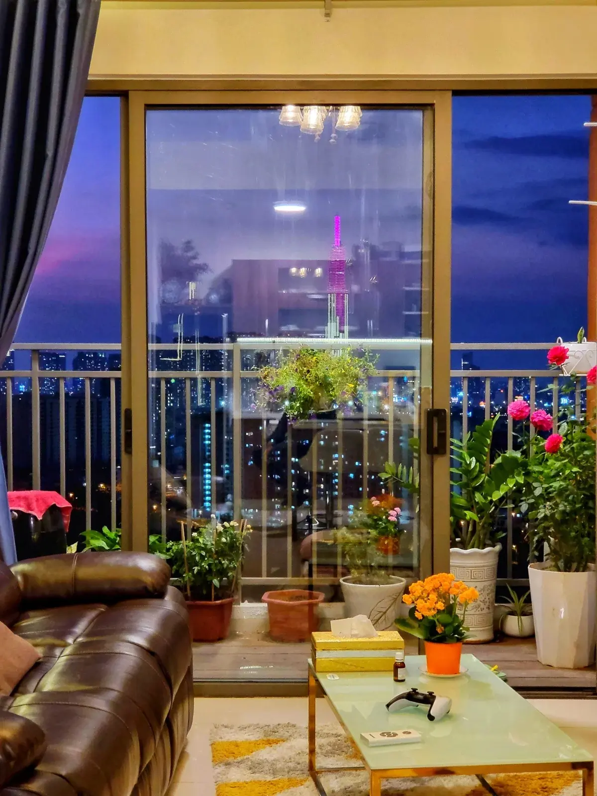 Mua bán căn hộ The Sun Avenue 2pn + 2wc giá 4,95 tỷ full nội thất