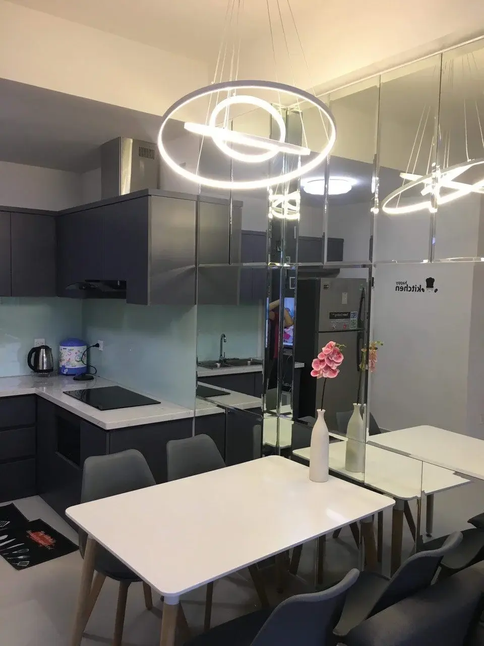 Chuyển nhượng The Sun Avenue giá 4 tỷ nội thất đầy đủ nhà đang trống sẵn 72m2