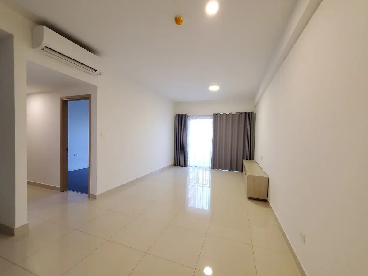 Cho thuê căn hộ 3PN nội thất cơ bản giá 16 triệu/ tháng 96m2 căn góc tầng cao