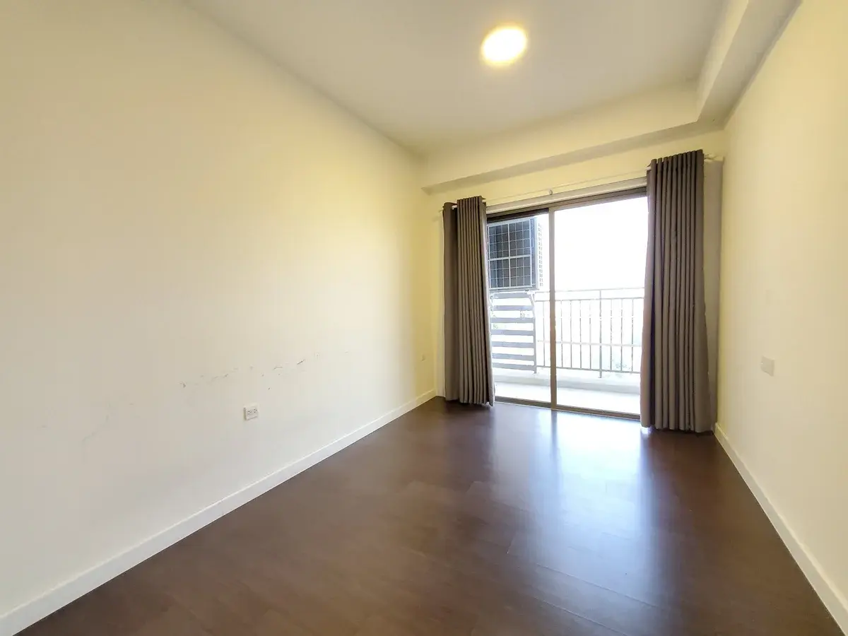 Cho thuê căn hộ 3PN nội thất cơ bản giá 16 triệu/ tháng 96m2 căn góc tầng cao