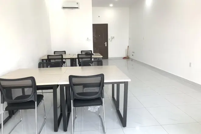 Cho thuê văn phòng 48m2 có sẵn bàn ghế giá 12 triệu/ tháng The Sun Avenue