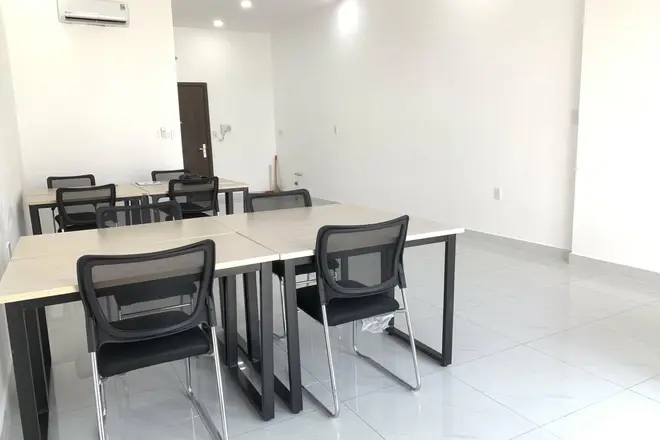 Cho thuê văn phòng 48m2 có sẵn bàn ghế giá 12 triệu/ tháng The Sun Avenue