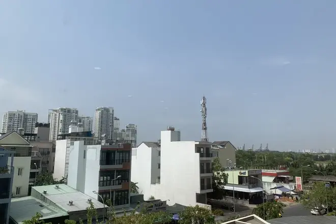 Cho thuê văn phòng 48m2 có sẵn bàn ghế giá 12 triệu/ tháng The Sun Avenue