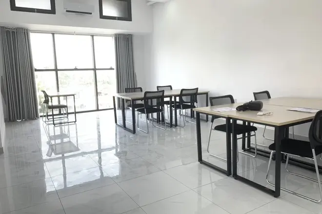 Cho thuê văn phòng 48m2 có sẵn bàn ghế giá 12 triệu/ tháng The Sun Avenue