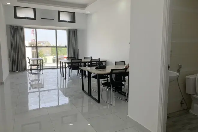 Cho thuê văn phòng 48m2 có sẵn bàn ghế giá 12 triệu/ tháng The Sun Avenue