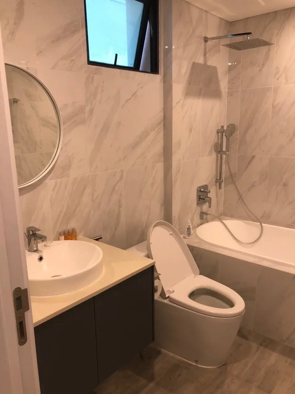 Cần bán 2PN Duplex tại Feliz En Vista giá 8,2 tỷ nội thất đầy đủ