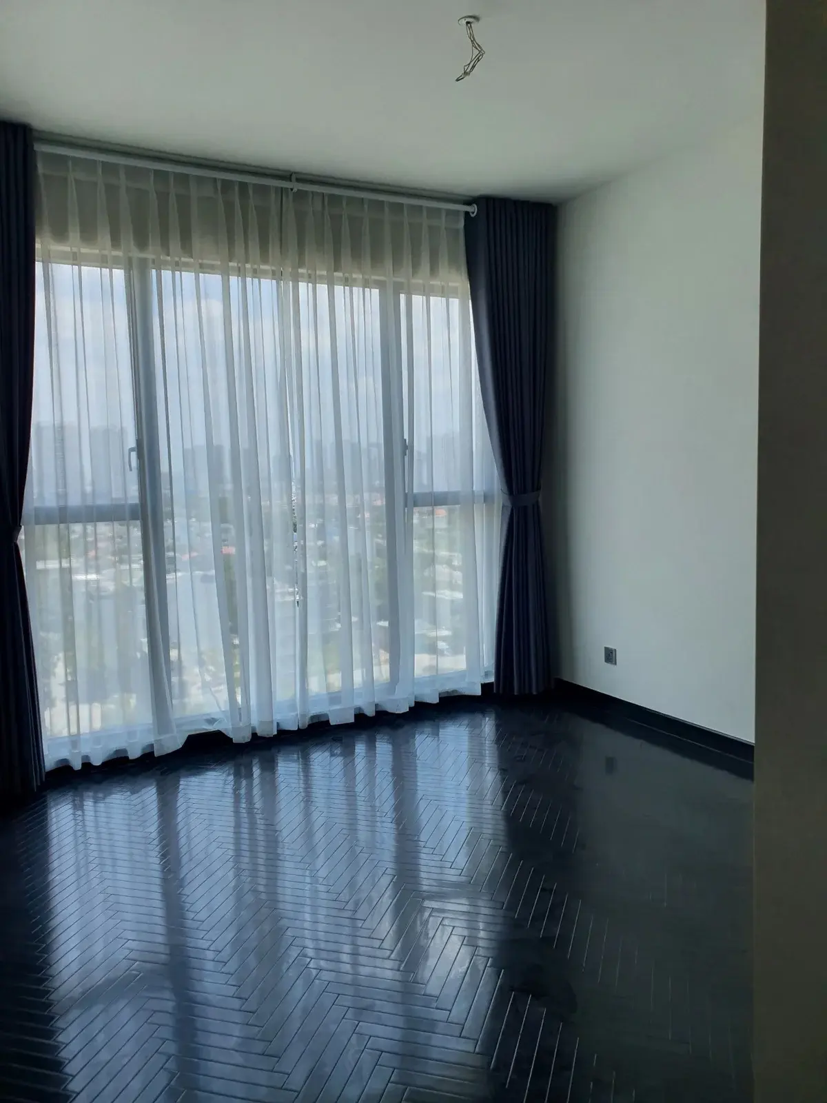 Bán căn hộ 3pn Feliz En Vista giá 8,5 tỷ tầng cao mát mẻ nhà cơ bản