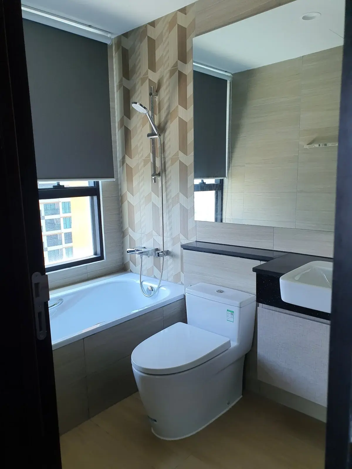 Bán căn hộ 3pn Feliz En Vista giá 8,5 tỷ tầng cao mát mẻ nhà cơ bản