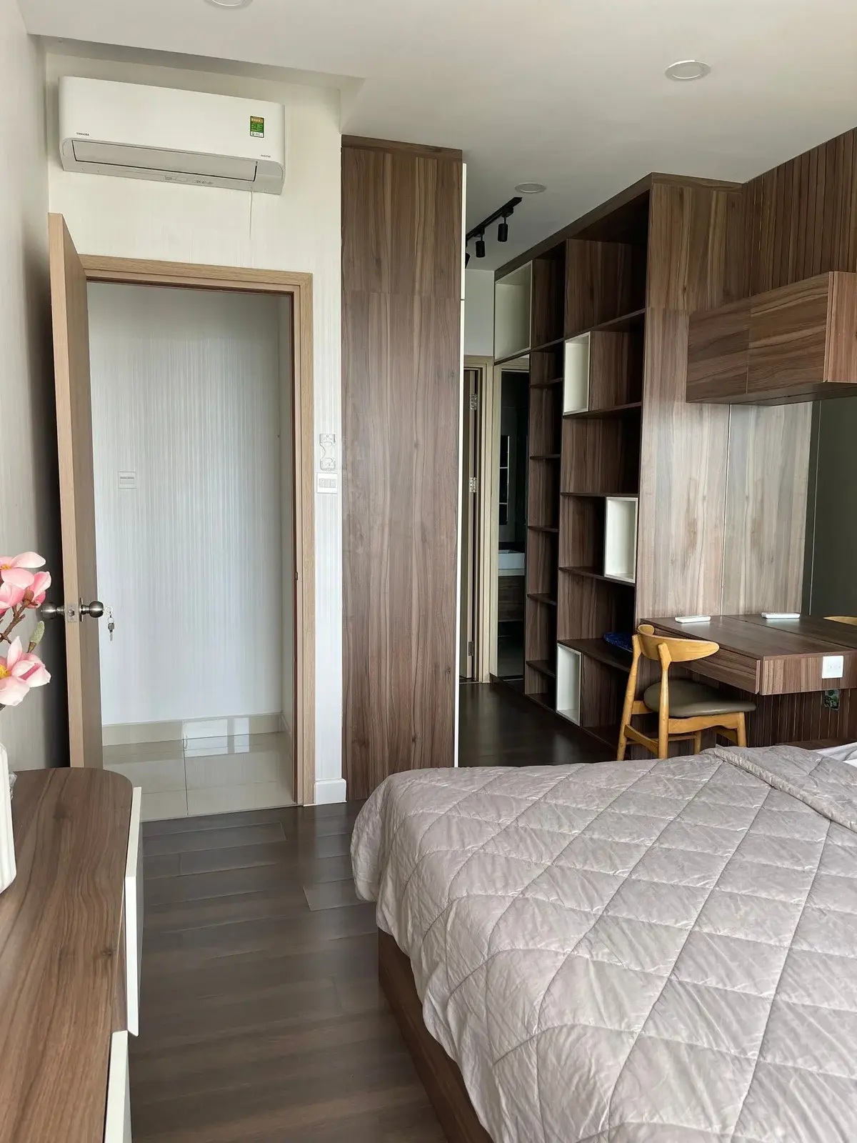 Căn hộ 2 phòng ngủ cho thuê full nội thất đẹp giá 18 triệu tháp trung tâm