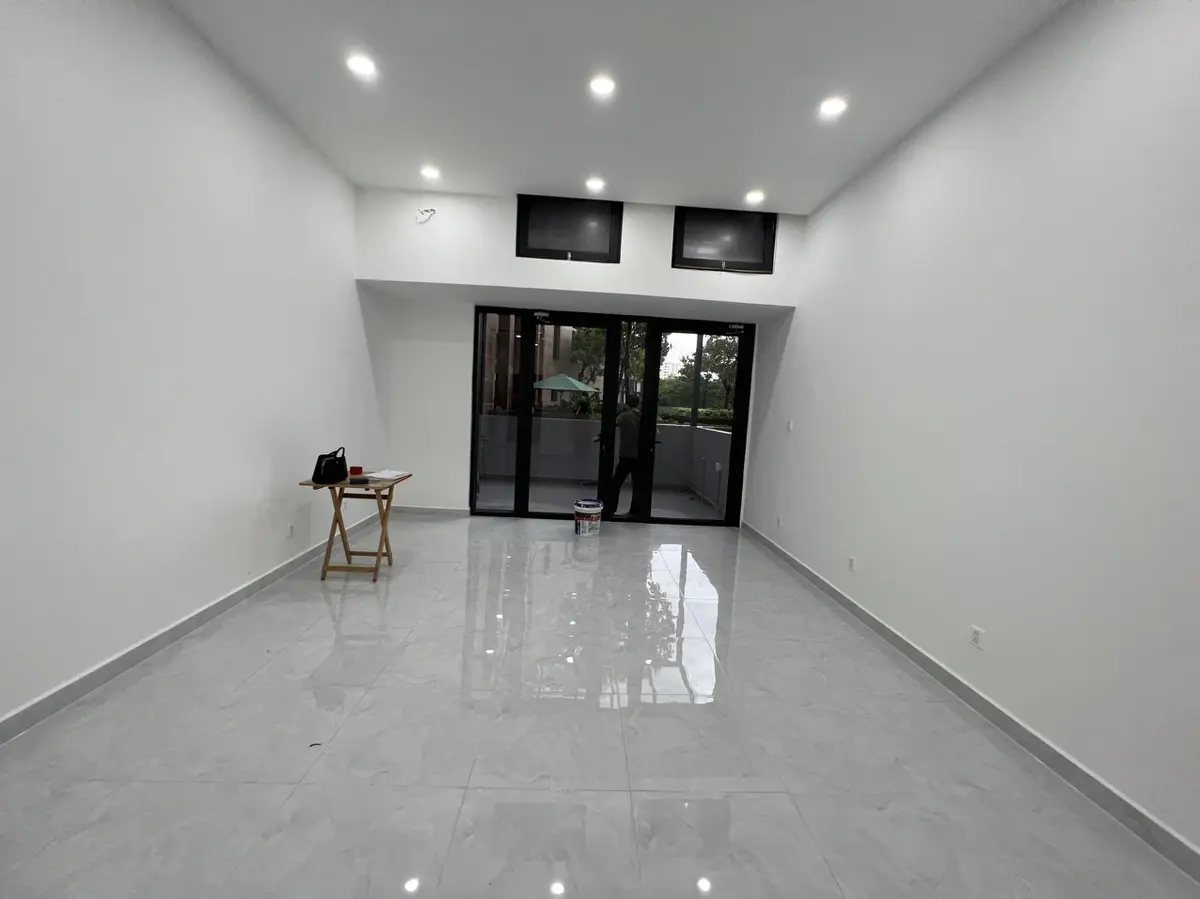 Cho thuê Officetel 45m2 Văn phòng + 15m2 ngoài ban công The Sun Avenue