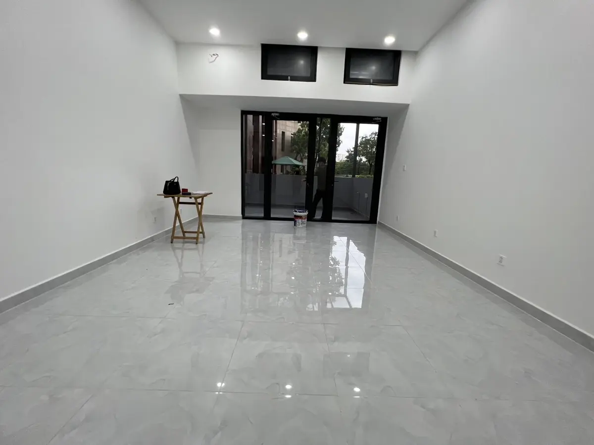 Cho thuê Officetel 45m2 Văn phòng + 15m2 ngoài ban công The Sun Avenue