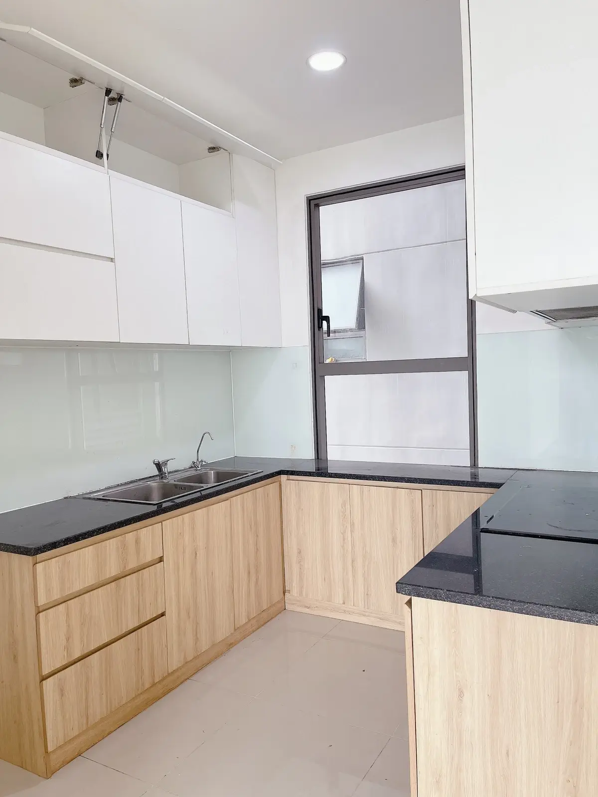 Bán căn hộ 3PN nội thất cơ bản 6,1 tỷ tầng cao view thoáng The Sun Avenue